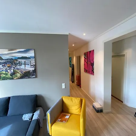 Apartment 4 Bedroom In Alesund